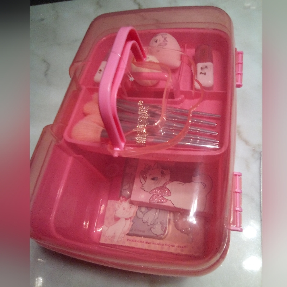 Aristocat's "Marie" Loaded Cosmetic Case - Picture 1 of 4